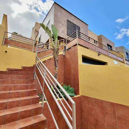 Briones アパート *